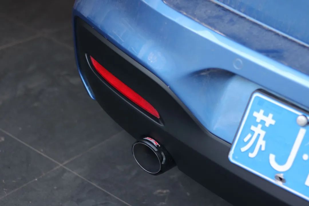 怪兽改造跑车视频,宝马f20120改装