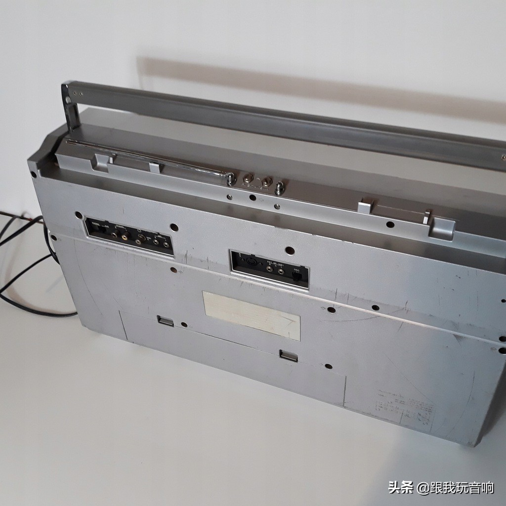 爱华cs-75x录音机,爱华808收音机是哪里产的