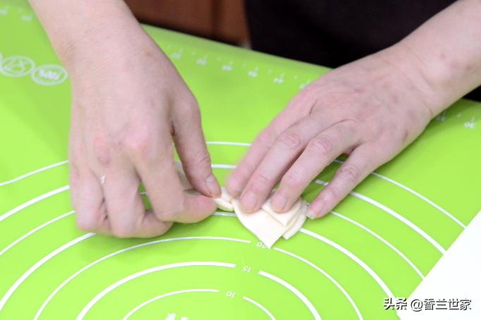 自然开花奶香开花馒头教程全过程,双层玫瑰花馒头教程全过程