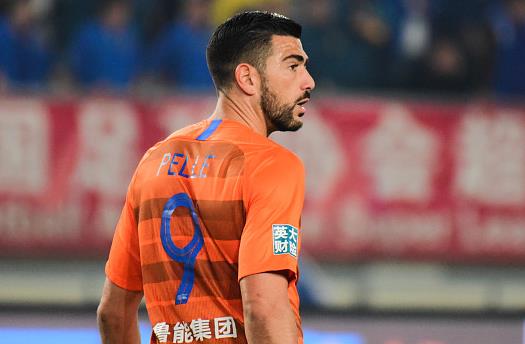 黑丝“佩嫂”火辣出镜，妩媚动人完美身材，这谁顶得住啊？