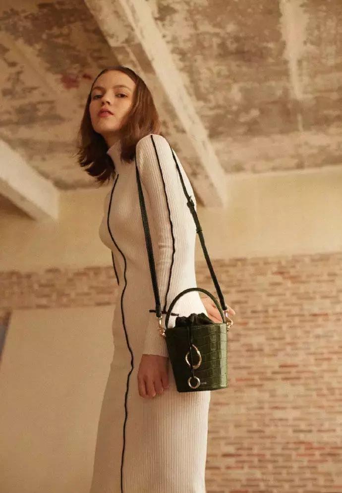 1000左右的包包品牌推荐,1000块钱能买什么大牌的包