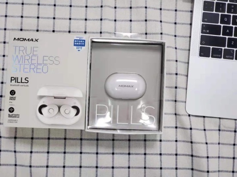 momax摩米士spark耳机,momax蓝牙耳机和苹果耳机哪个好