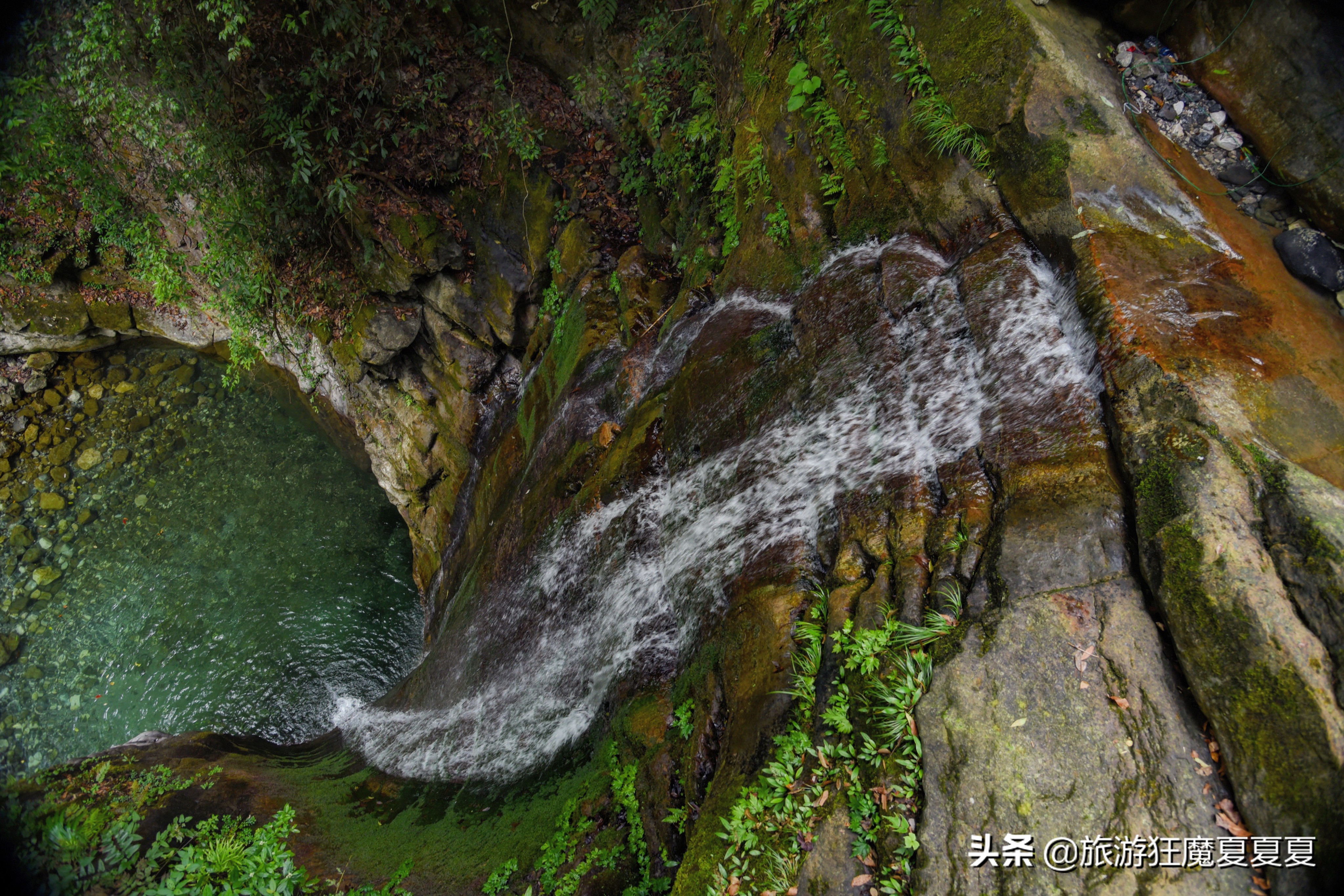 看似危险实则安全的溪降，在成都周边就有，运动员：不怕就行