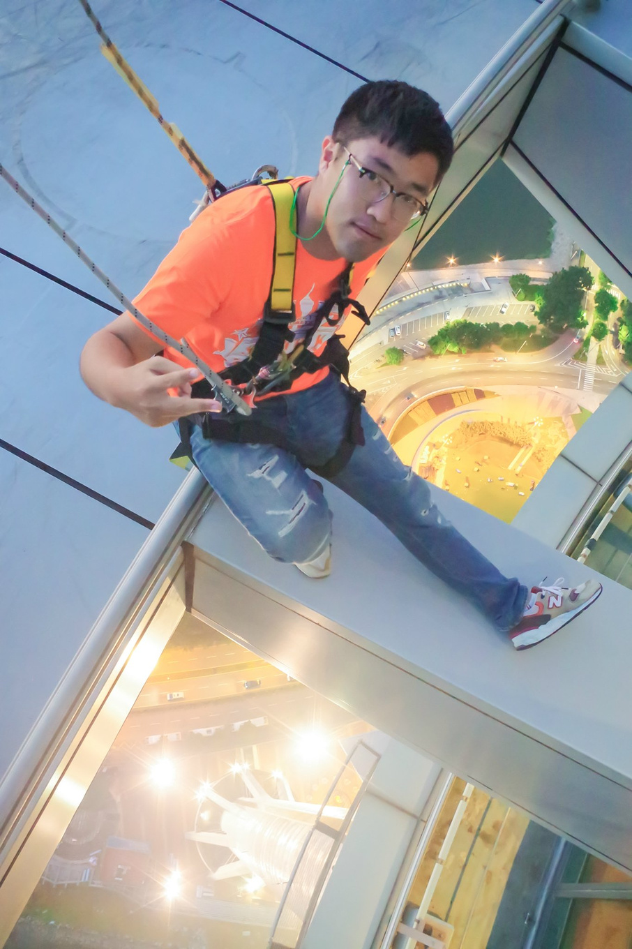 澳门塔323米世界第一蹦极跳,澳门塔蹦极runningman是高飞跳吗