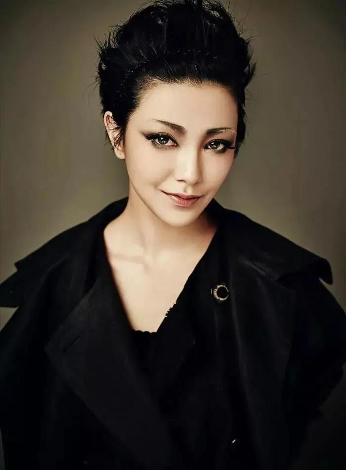 郭采洁和老头买钻戒,郭采洁有没有十克拉戒指