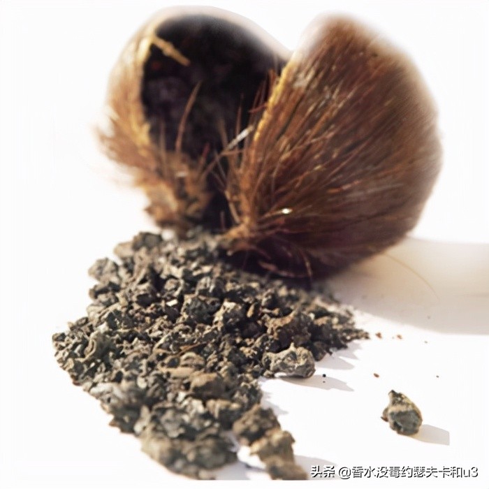 香水的味道哪种比较好闻不刺鼻,怎么区分浓香水和淡香水