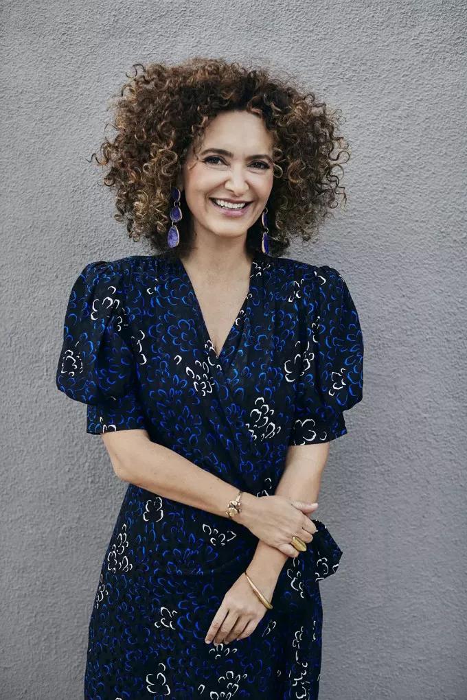 40岁的安妮海瑟薇写真,安妮海瑟薇经典黑色造型