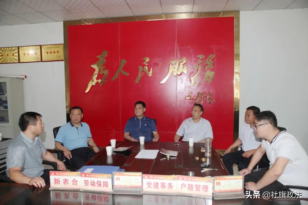 走访慰问贫困户炎炎夏日送清凉,检察院慰问扶贫驻村工作队