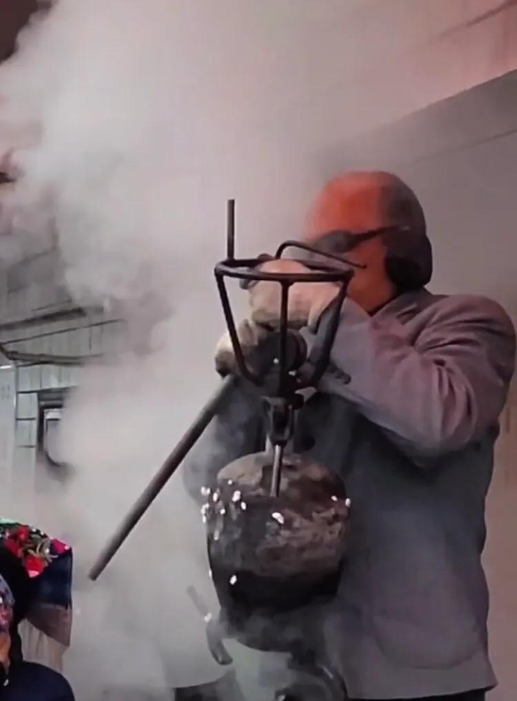 爆米花网红大叔抖音,爆米花大叔变装视频最火