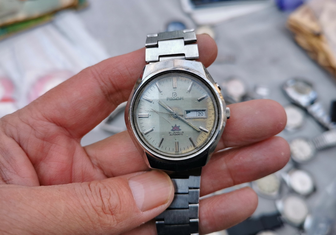 古玩市场古董表,逛古玩地摊淘到旧书