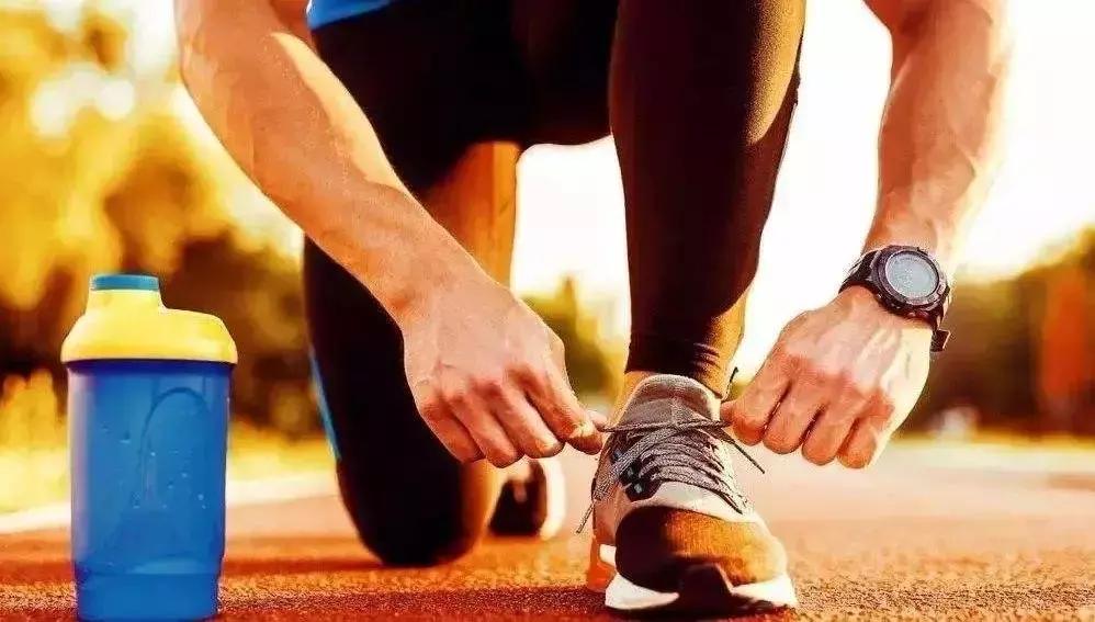 跑步一只脚踝酸痛,为什么有些人跑步脚踝肿