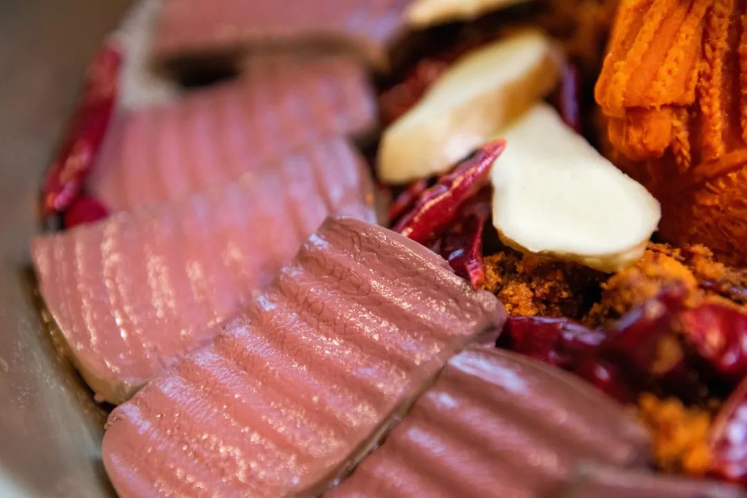 几招分辨真假鸭血,火锅鸭血真假鉴别