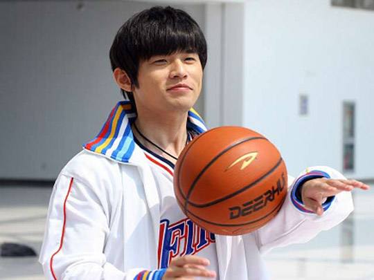 周大侠周杰伦和谁唱的,周大侠的篮球