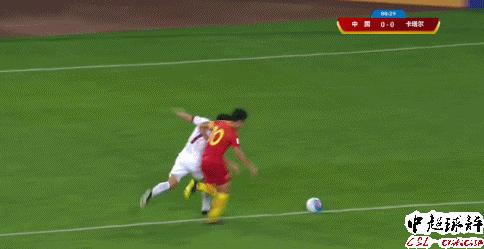 国足年度爆笑瞬间动态图,中国队踢球搞笑gif