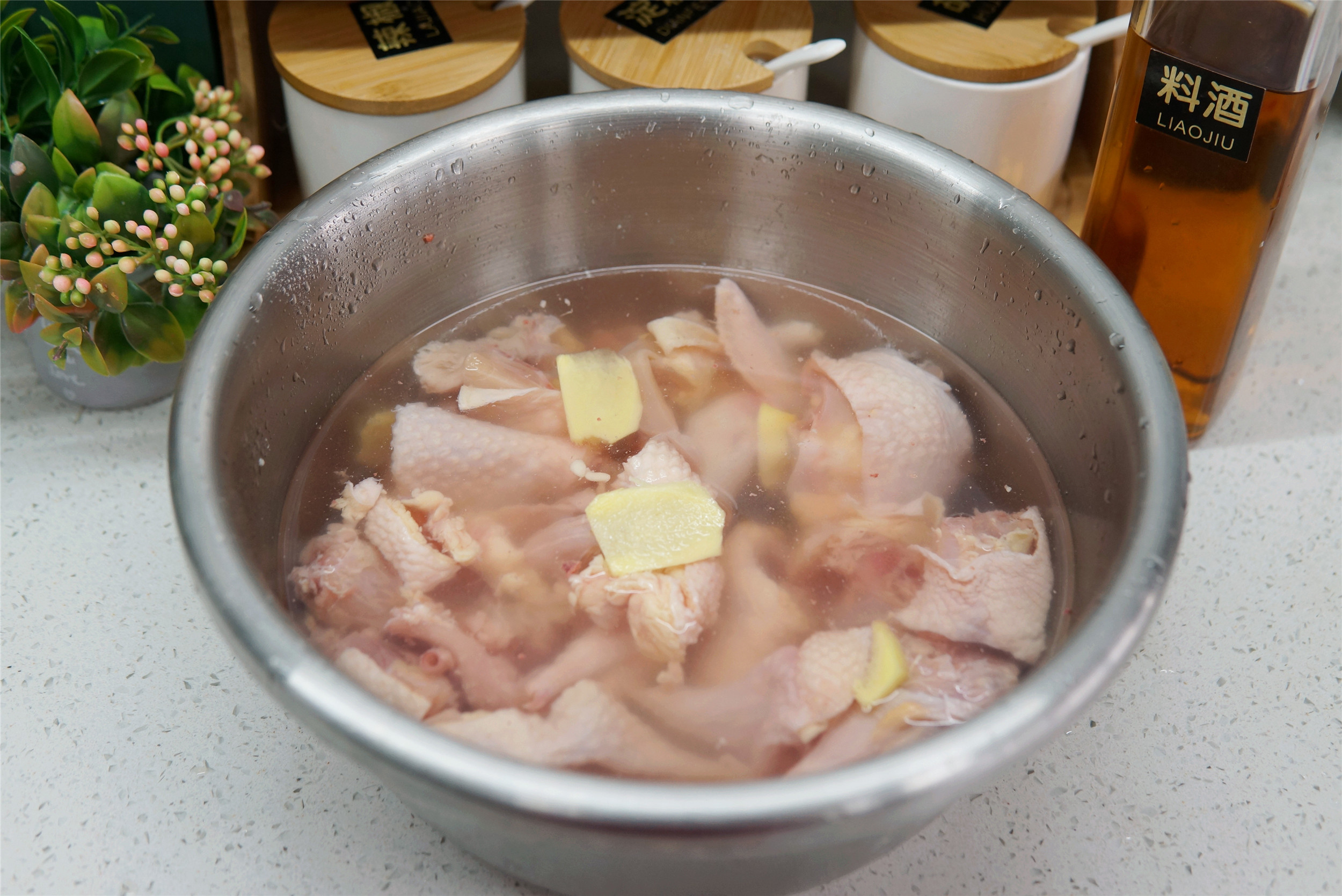 煲鸡汤要不要去掉鸡油和鸡皮,鸡汤怎么煲才不柴不腥