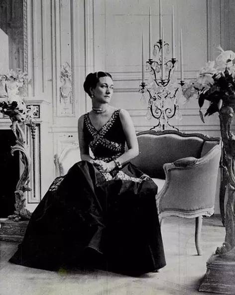 英国历史上最禁断的爱恋：国王退位，只为与她成婚