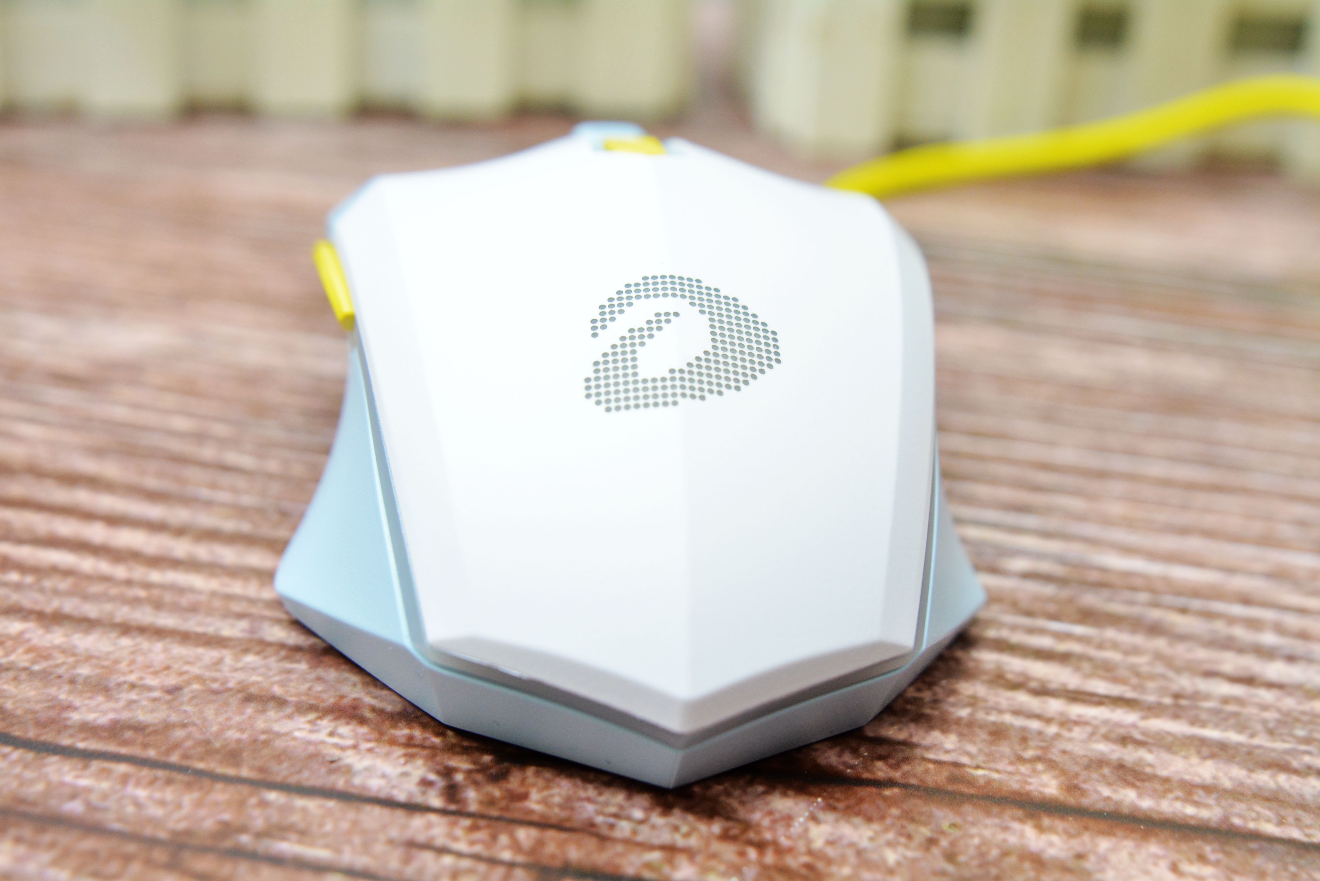 达尔优em910鼠标换微动,达尔优em910鼠标和雷蛇蝰蛇对比