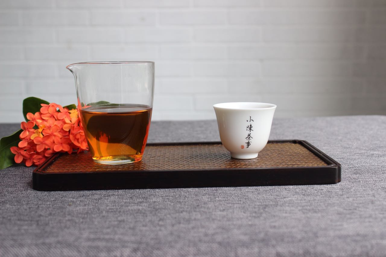 温水泡茶是劣质茶的“掩饰衣。真正的好茶,根本不存在怕烫之说