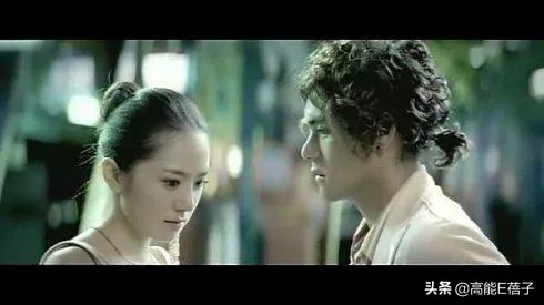 穿着婆婆裤子躺在公公腿上，《放羊的星星》女主刘荷娜被嘲了