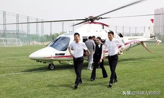 权健掌门人束昱辉的戏精人生,周公子与权健老板束昱辉关系