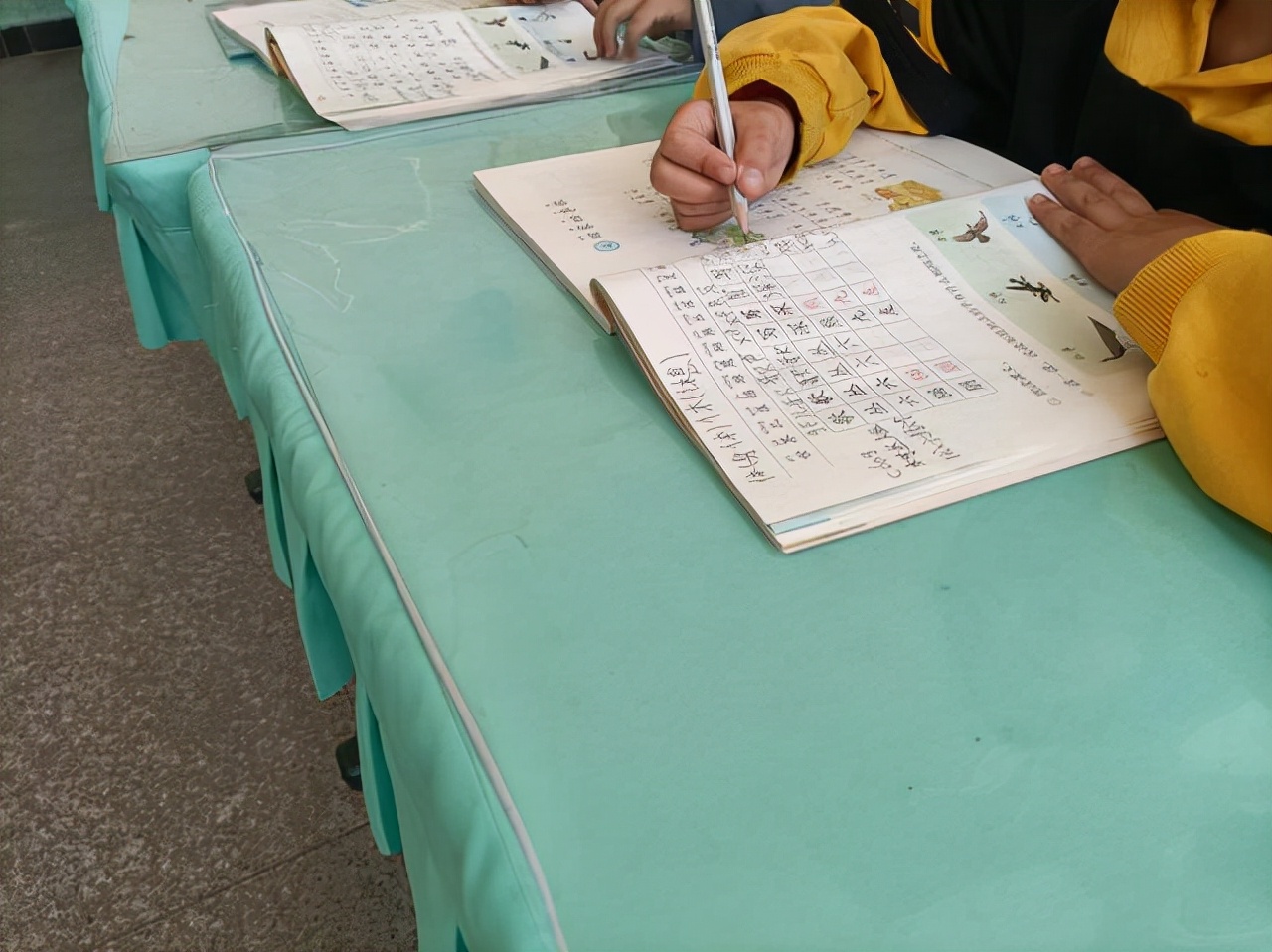 孩子记东西快但忘得也快怎么办,小孩如何提高记忆力快速背东西