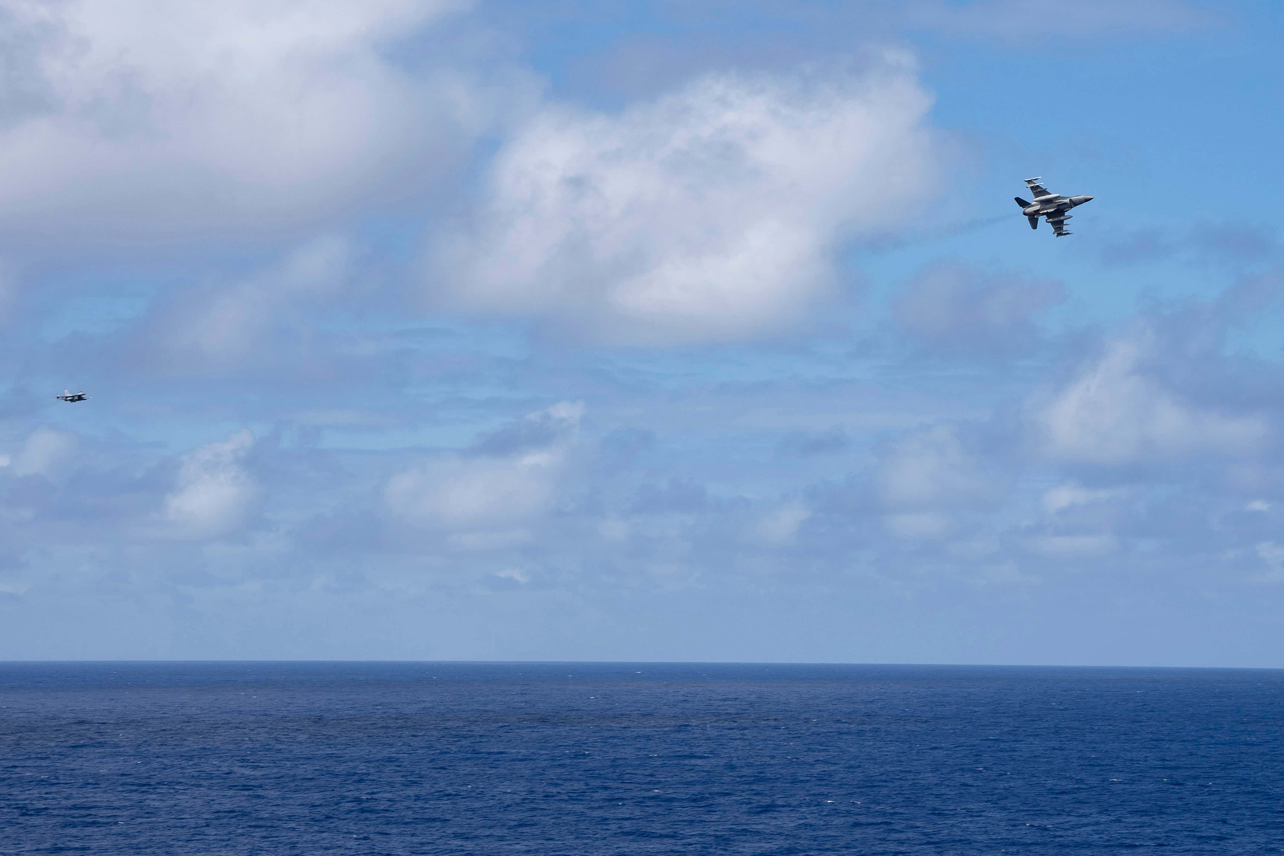 美国空军f16大象漫步视频,美国f16无人机