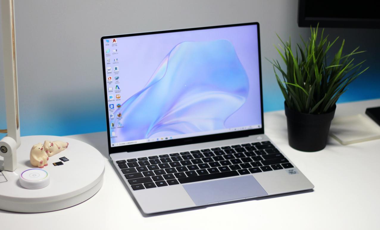 工欲善其事必先利其器，2021年初自媒体创作的专业向桌面配置