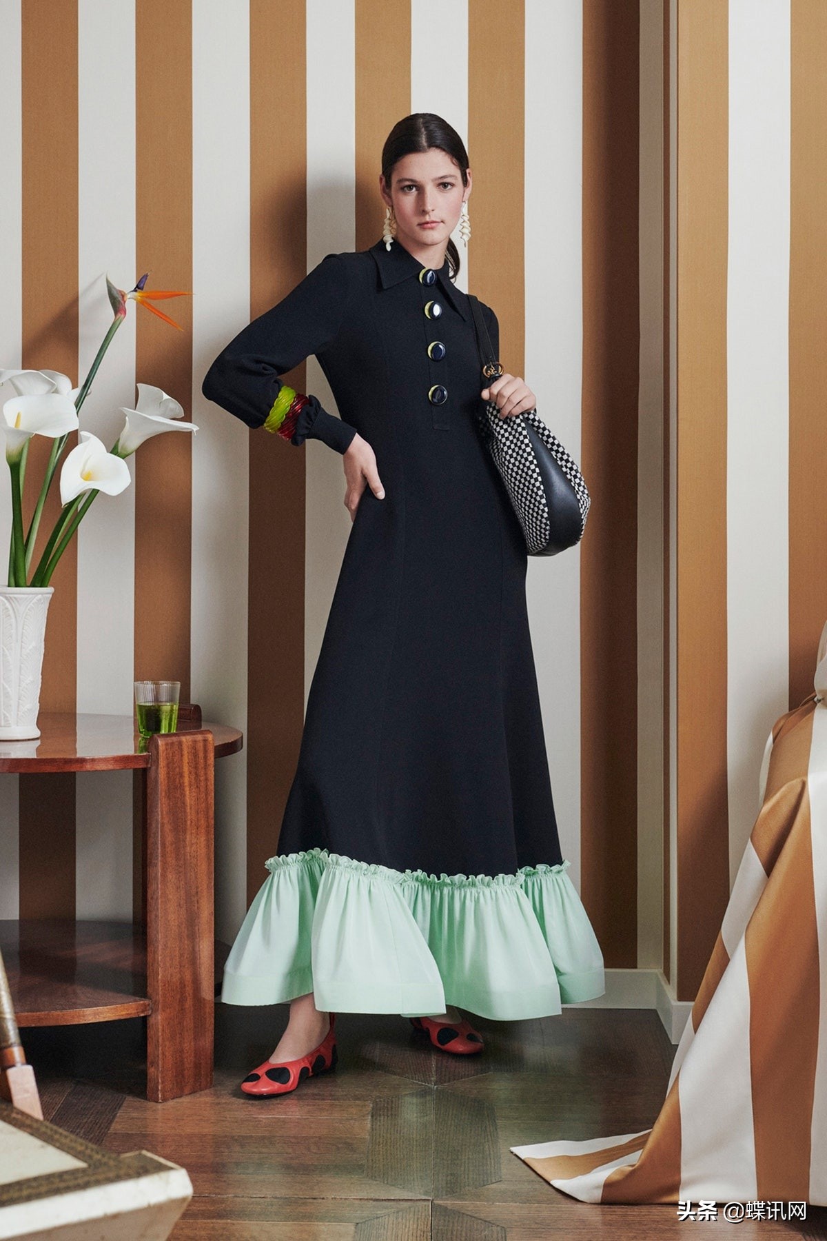 toryburch夏天蓝色条纹洋装图片,toryburch新款墨绿fleming