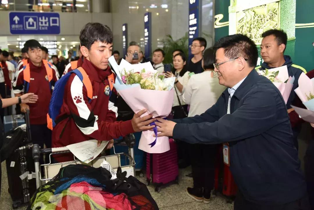 足球4比0大胜,精彩足球夺冠视频集锦