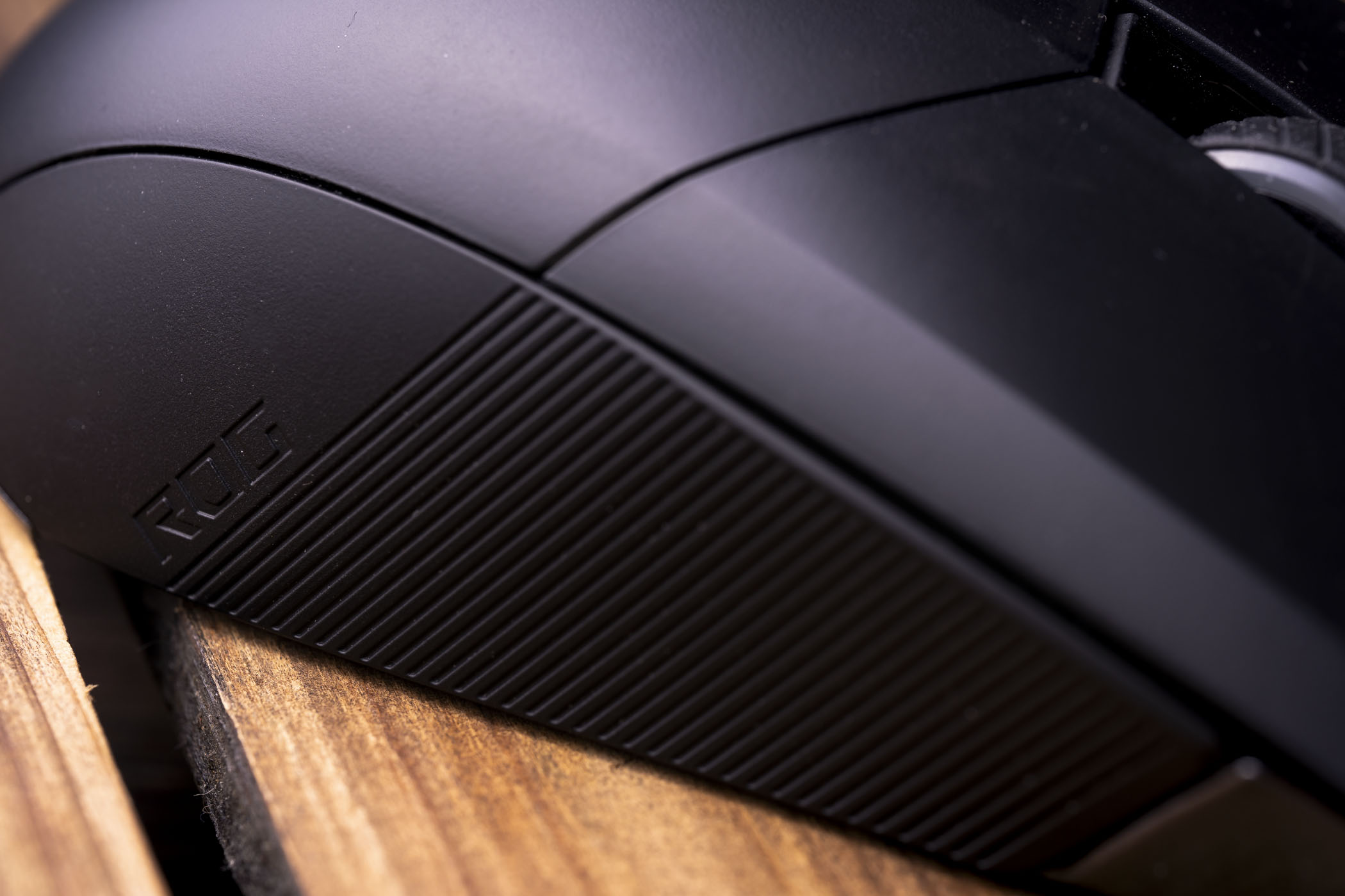 华硕rog魔刃鼠标,华硕rog月刃鼠标测评