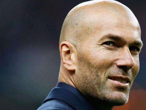 你坚持循规蹈矩，世界哪敢给你惊喜！