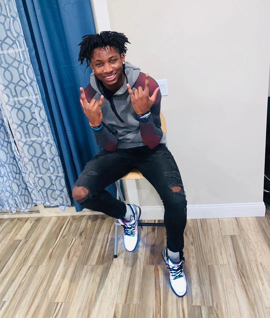 锡安半场进攻四次扣篮,锡安逆天上篮