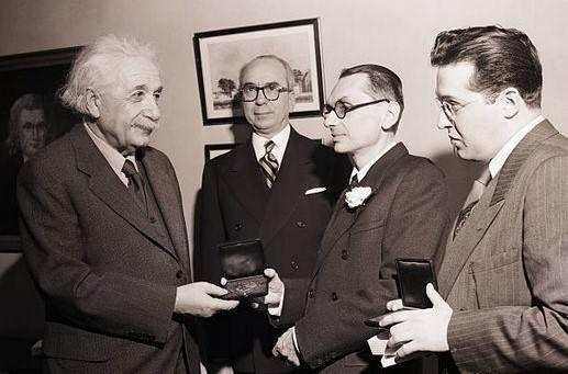 距离哆啦A梦诞生还有93年，人类的科技真的能制造出哆啦A梦吗？