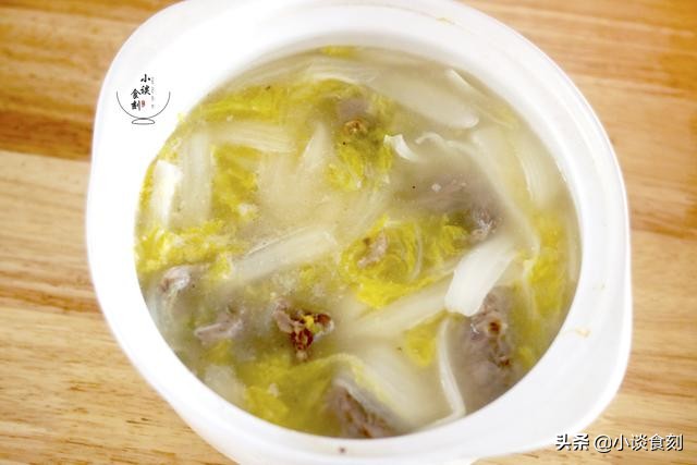 电砂锅炖骨头汤的正确做法,砂锅奶白骨头玉米汤