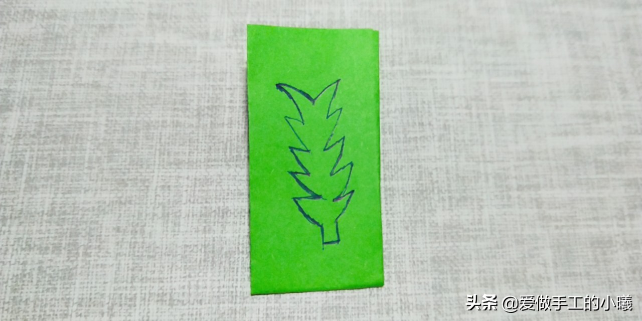 菠萝笔筒折纸图片大全,如何让折纸小菠萝卡住