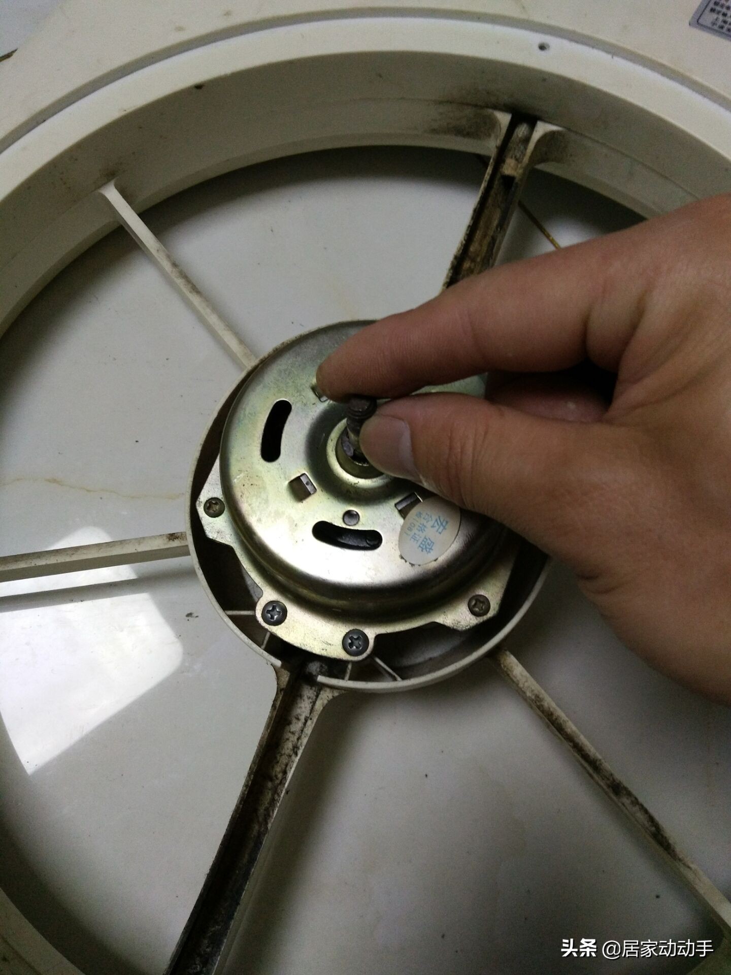 电风扇转动无力的原因及解决方法,电风扇有烧焦味转动无力