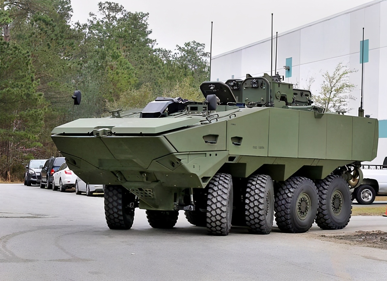 摩天大楼上面的机械怪兽,摩天大厦狂暴巨兽视频