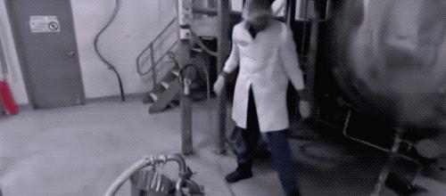 防晒霜放久了变成水,怎么判断防晒霜水油分离