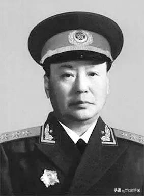 获得三枚一级勋章的少将,荣获三枚一级勋章的有多少人