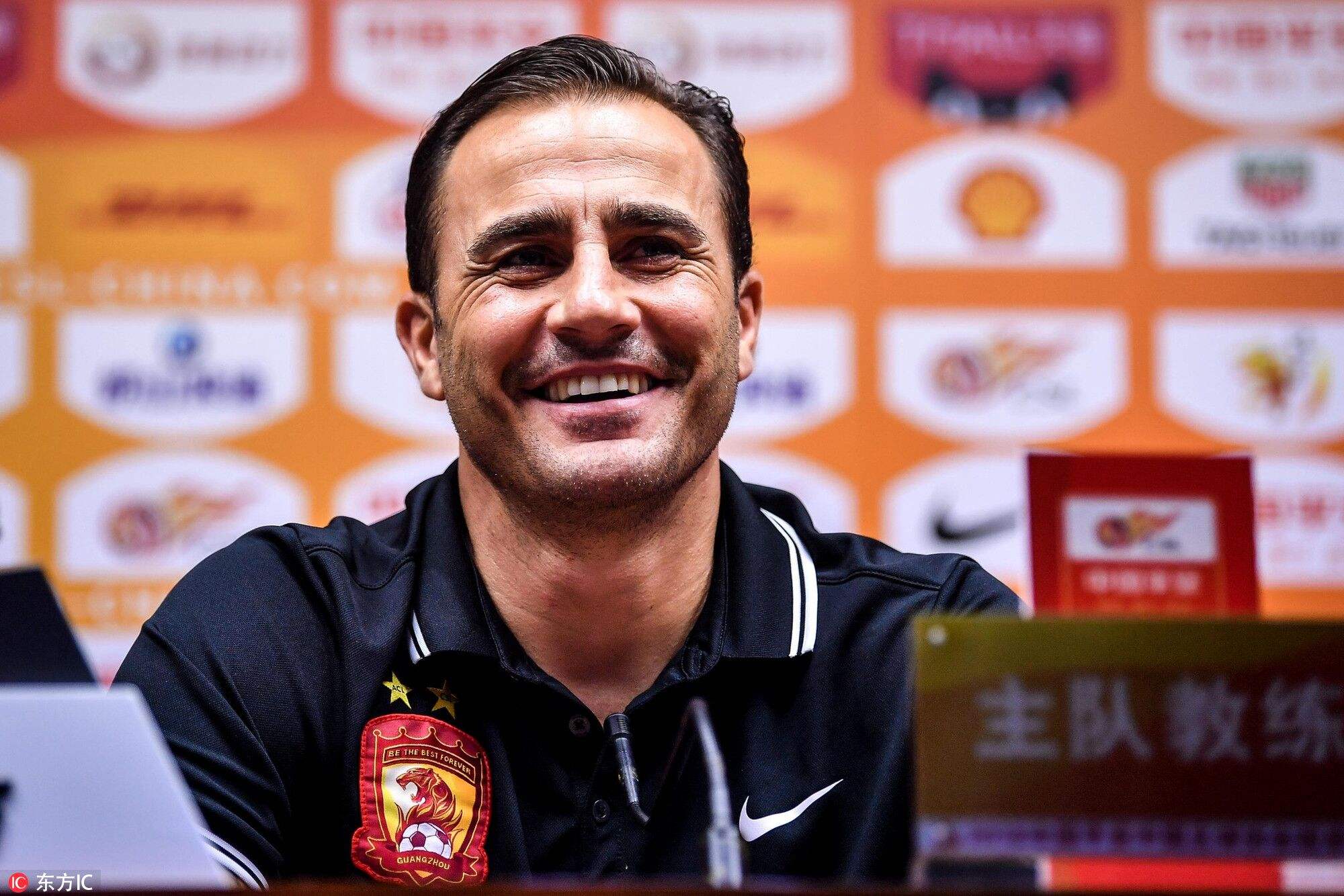 别拿卡纳瓦罗当白求恩，中国男足*案惨**的原因是要求太多，给的太少