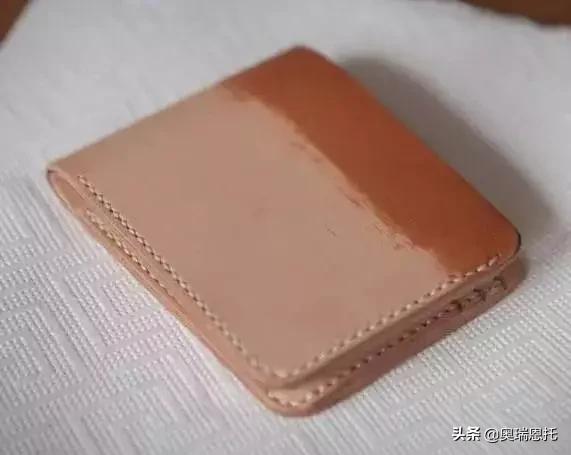 怎样保养包包更有光泽度,真皮包包怎么保养不会开裂