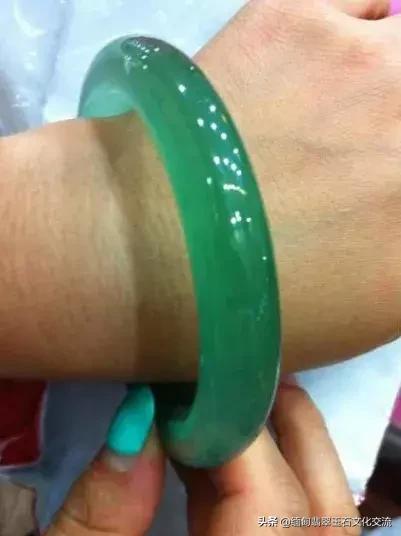 怎么辨别翡翠手镯好坏图解,翡翠手镯好坏最简单方法