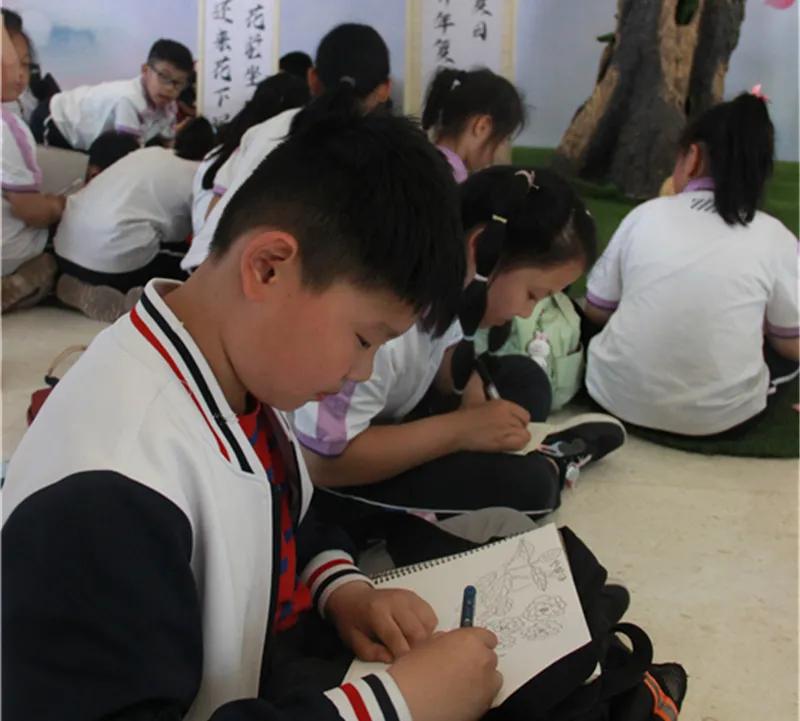 让教育和生活相连——青岛枣山小学开展年级研究性学习活动