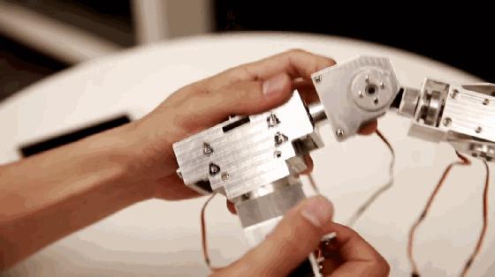 射击、近战、技能……不，这不是电脑游戏，这是Ganker机器人！