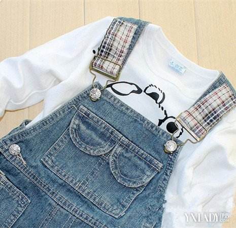 记住三条穿搭技巧,宝宝背带裤怎么选