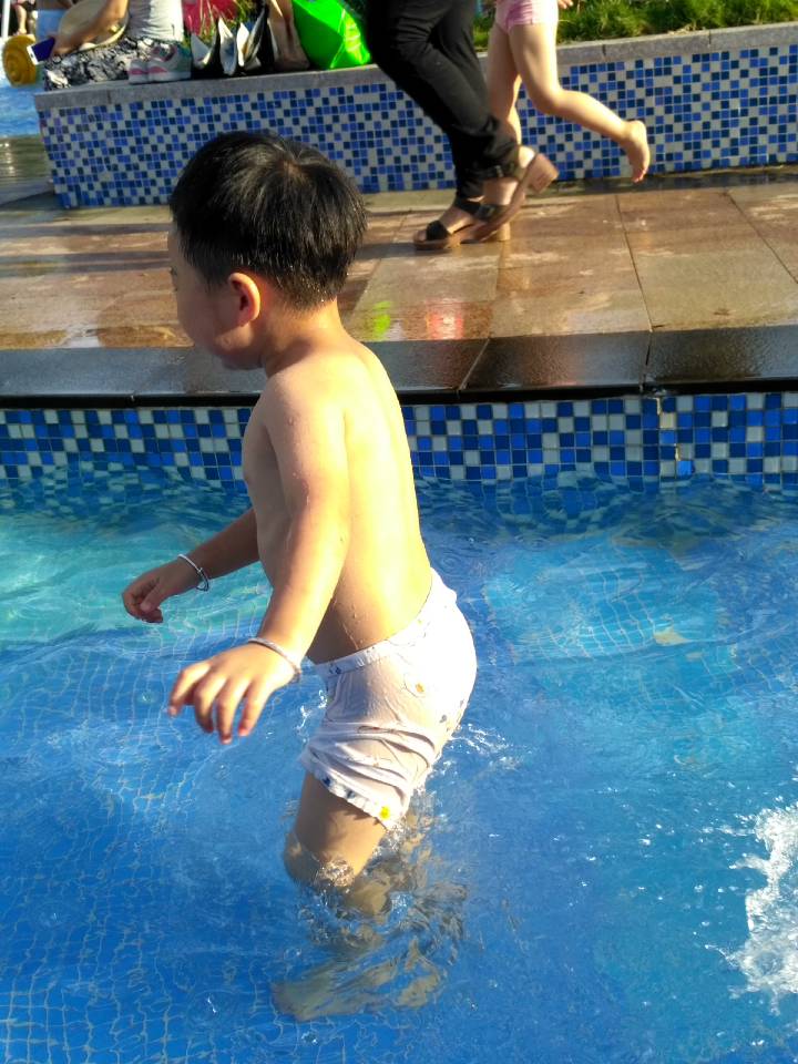 1-3岁宝宝爱玩水能阻止吗,3岁宝宝特别爱玩水