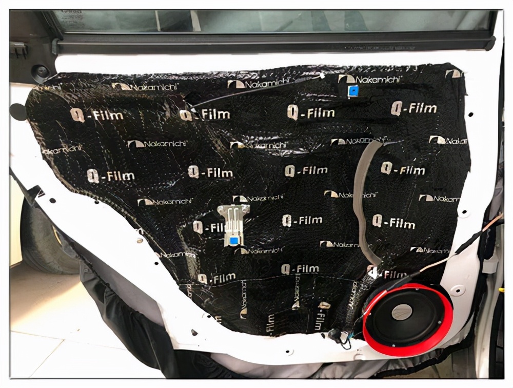 昆山汽车音响改装低音炮,尼桑蓝鸟音响