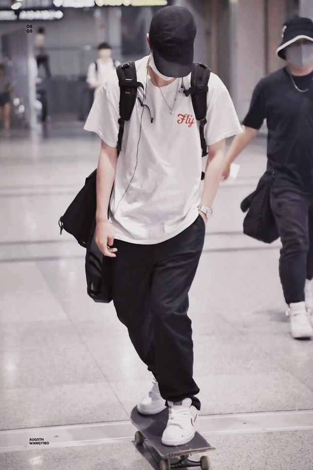 王一博解约乐华娱乐了吗,王一博新品曝光