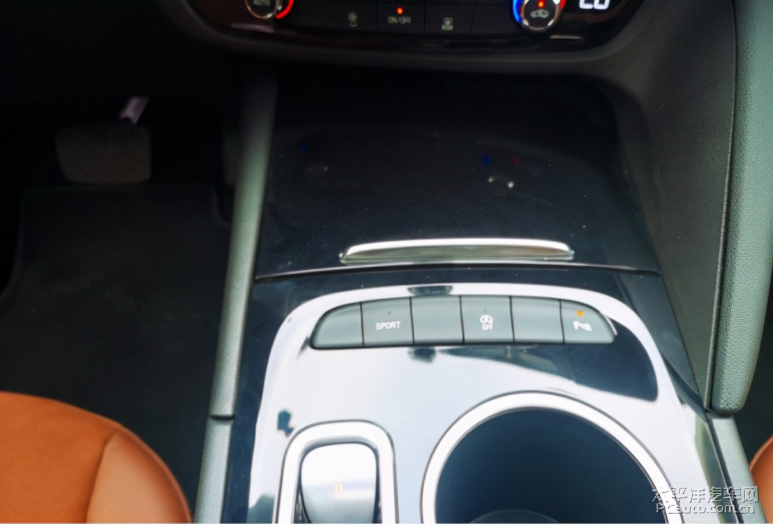 忽如一夜秋风来的下一句,,忽如一夜春风来千树万树梨花开