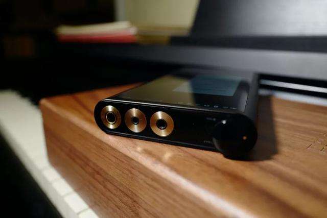 飞傲m15接耳放,飞傲m15和小墨菊比较